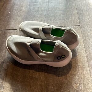 OOFOS OOmg eeZee Gray Mesh Slip On Recovery Shoes Womens Sz 10 / 41